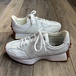 New Balance Women’s 327 White Leather Sneaker. Size 7.5